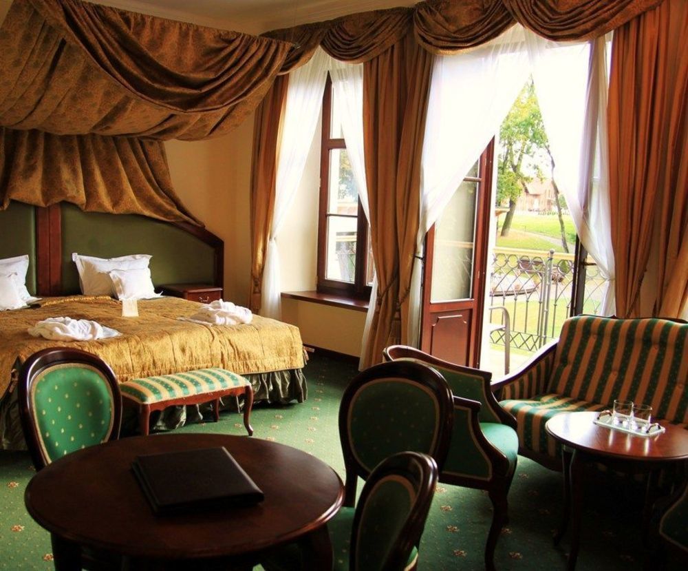 Dwor Kombornia Hotel&Spa ภายนอก รูปภาพ