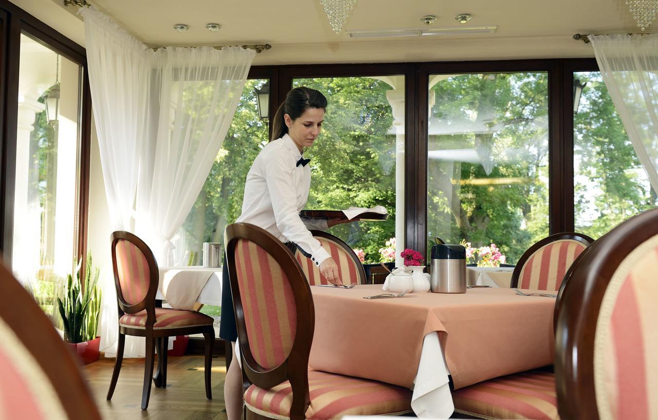 Dwor Kombornia Hotel&Spa ภายนอก รูปภาพ