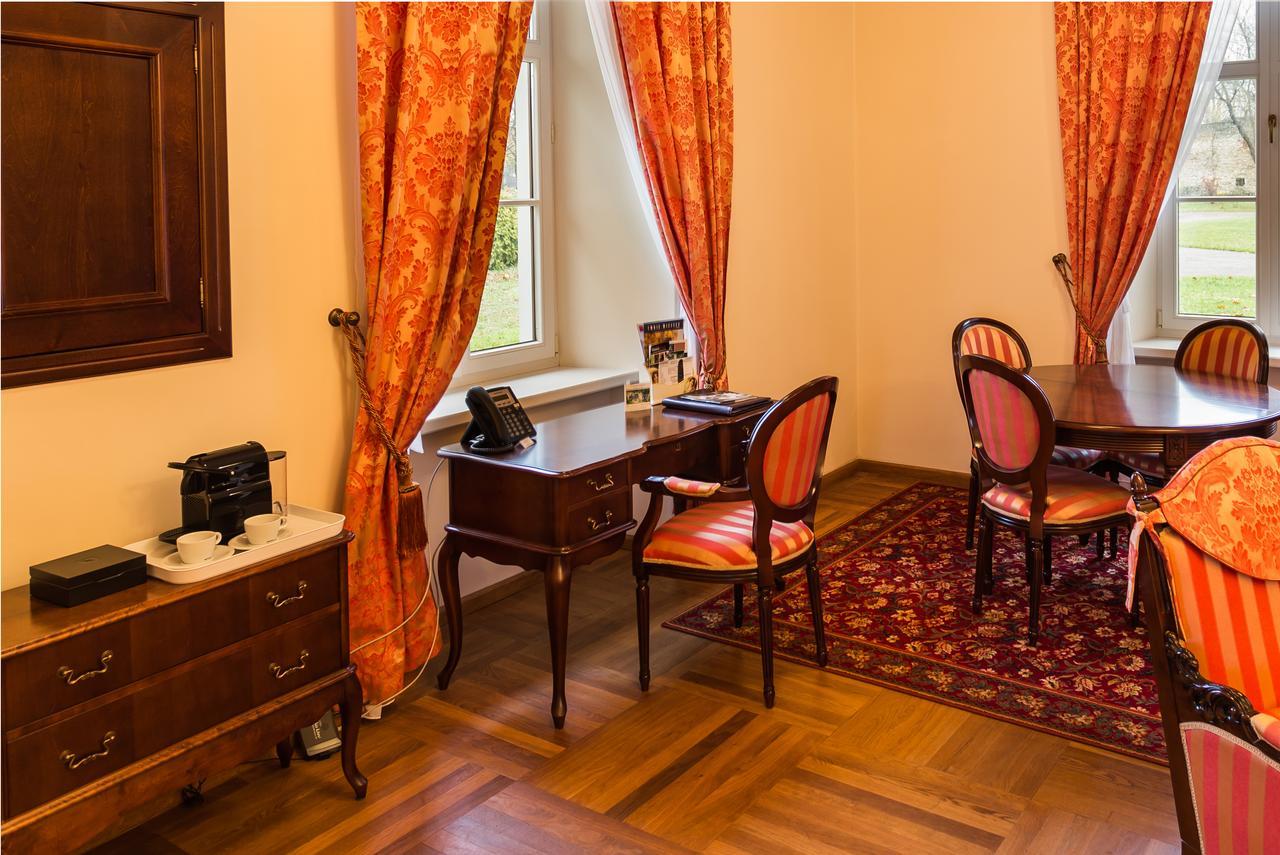 Dwor Kombornia Hotel&Spa ภายนอก รูปภาพ