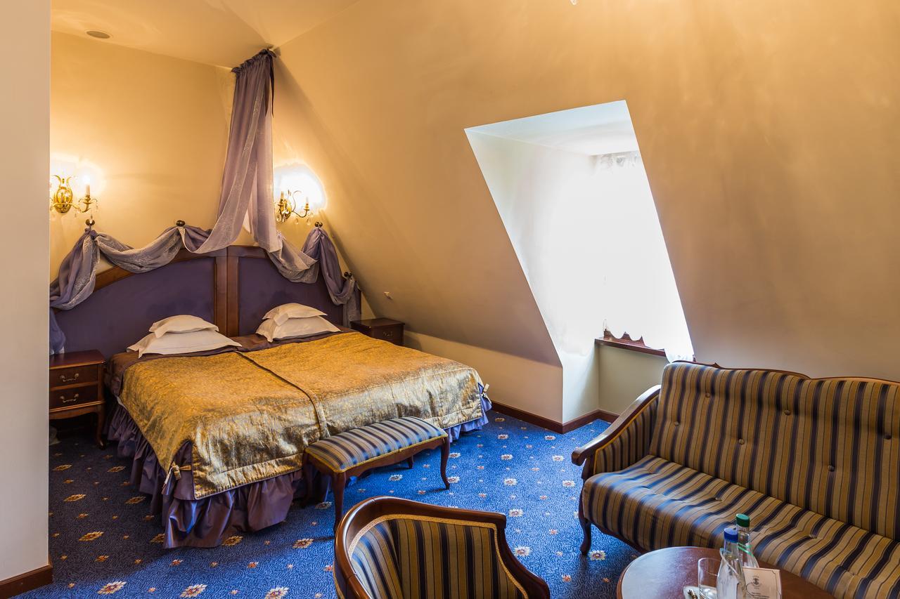 Dwor Kombornia Hotel&Spa ภายนอก รูปภาพ