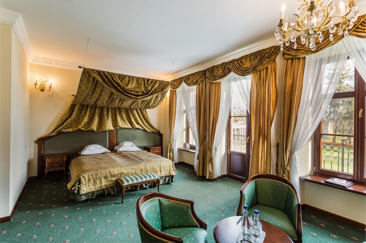 Dwor Kombornia Hotel&Spa ภายนอก รูปภาพ