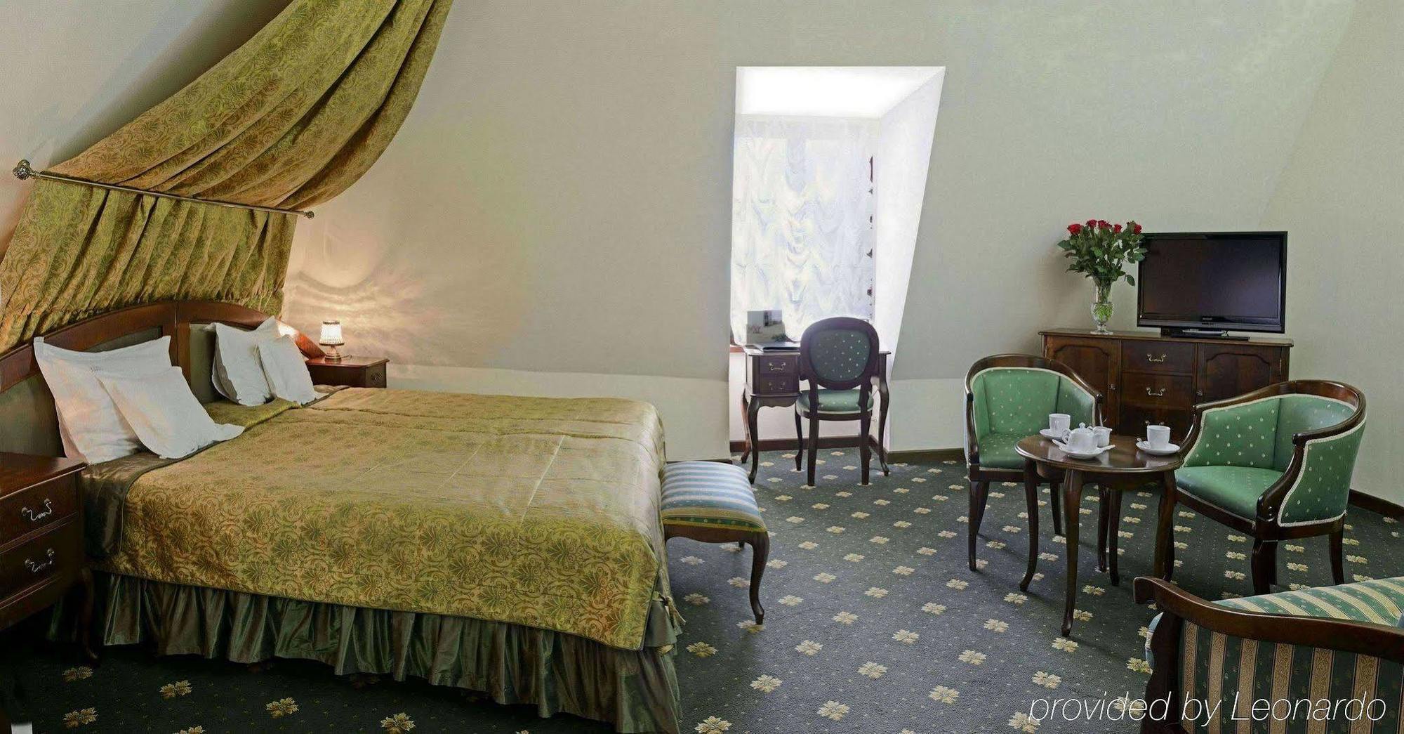 Dwor Kombornia Hotel&Spa ภายนอก รูปภาพ