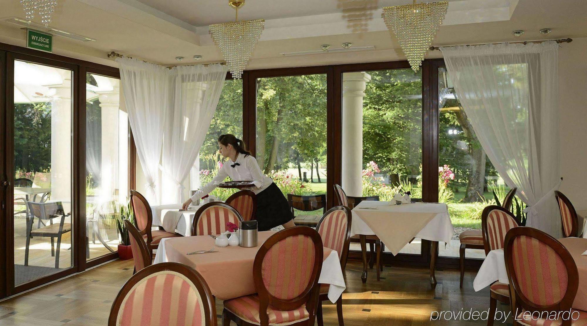 Dwor Kombornia Hotel&Spa ภายนอก รูปภาพ